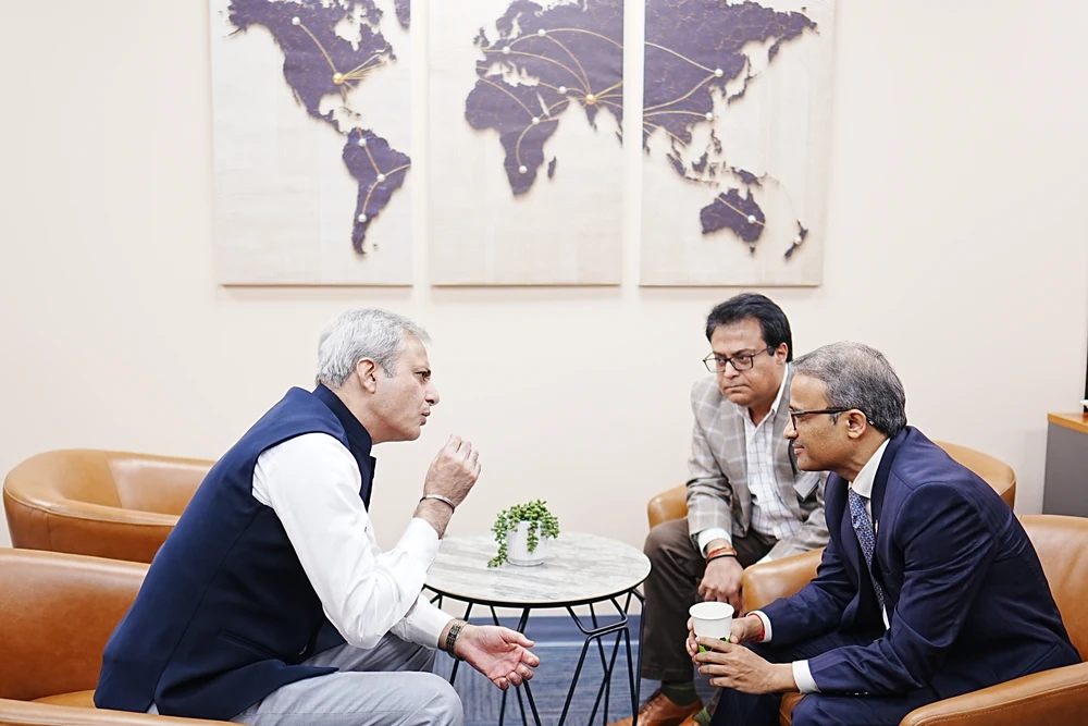 A conversation in the lounge